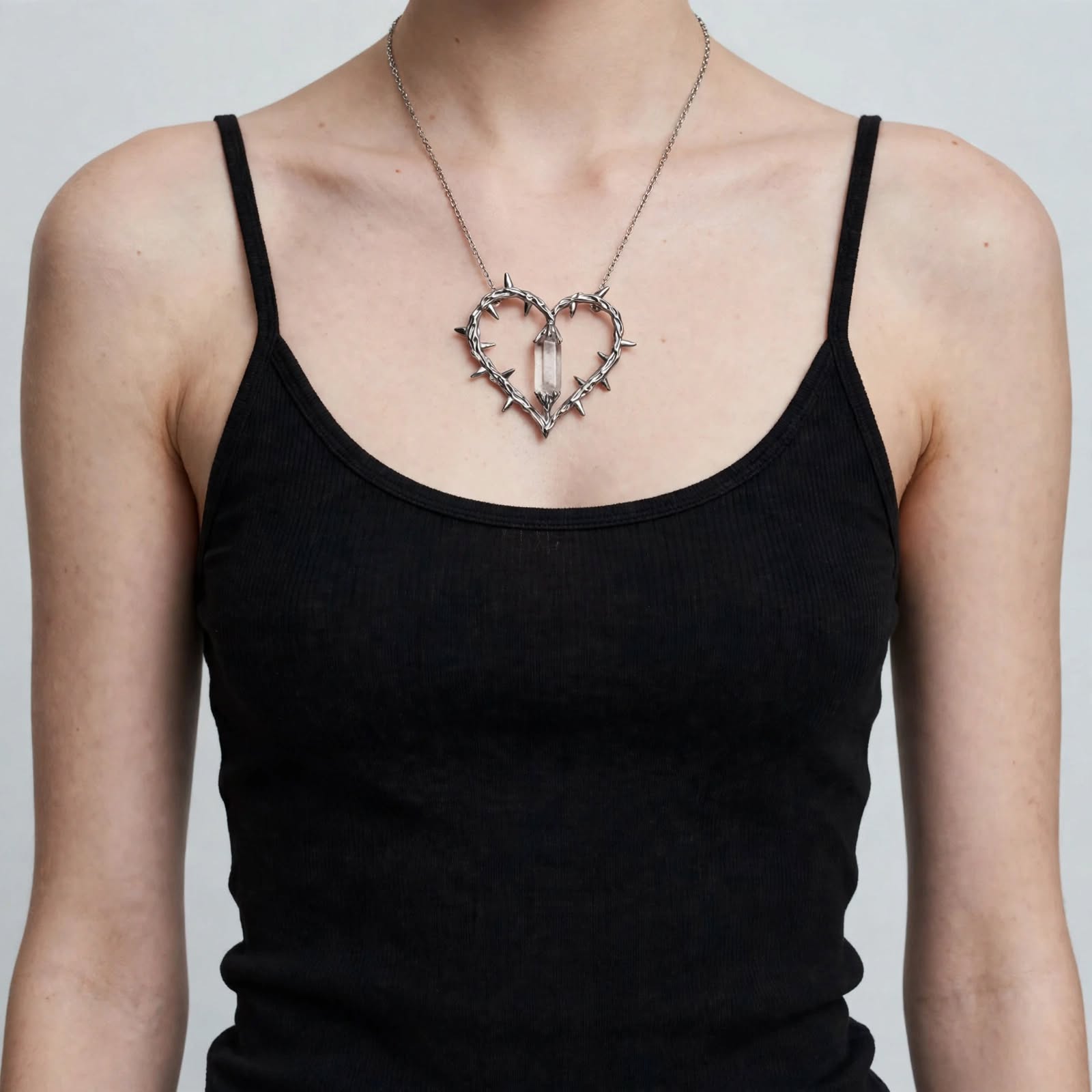 Colar Vintage Gothic Thorns & Crystal Heart