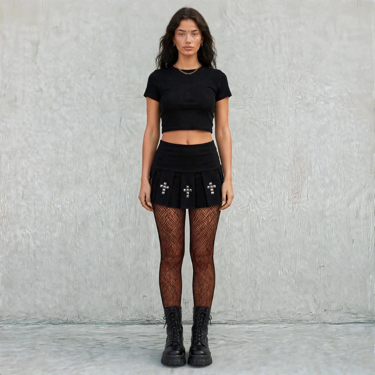 Mini Saia Plissada Goth com Cruzes "CROSS STUDDED MINI SKIRT"