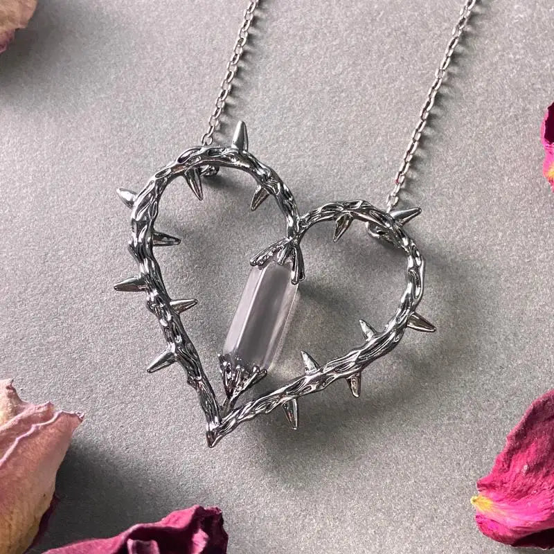 Colar Vintage Gothic Thorns & Crystal Heart