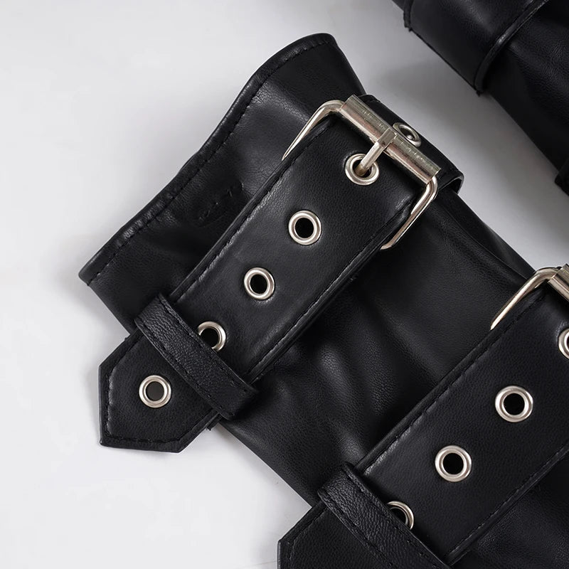 Chaleco gótico de piel sintética con hebillas "CYBER GOTH VEST"