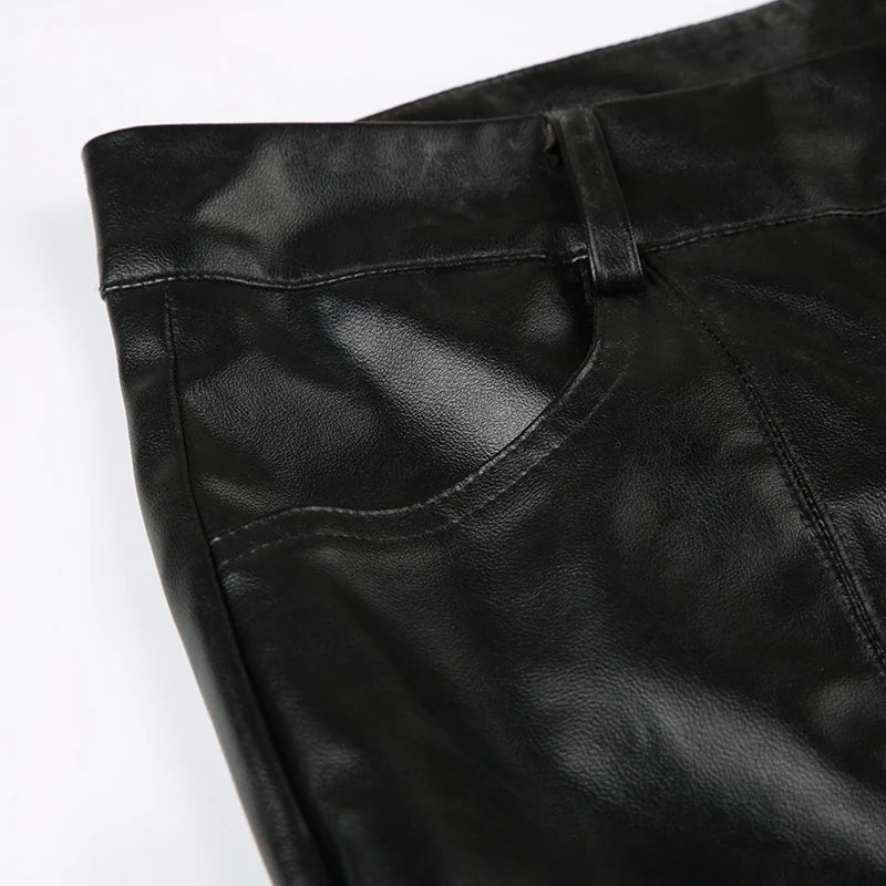 Calça de Pele Sintética Flare Goth com Fivelas "GOTHIC BUCKLE FLARE"